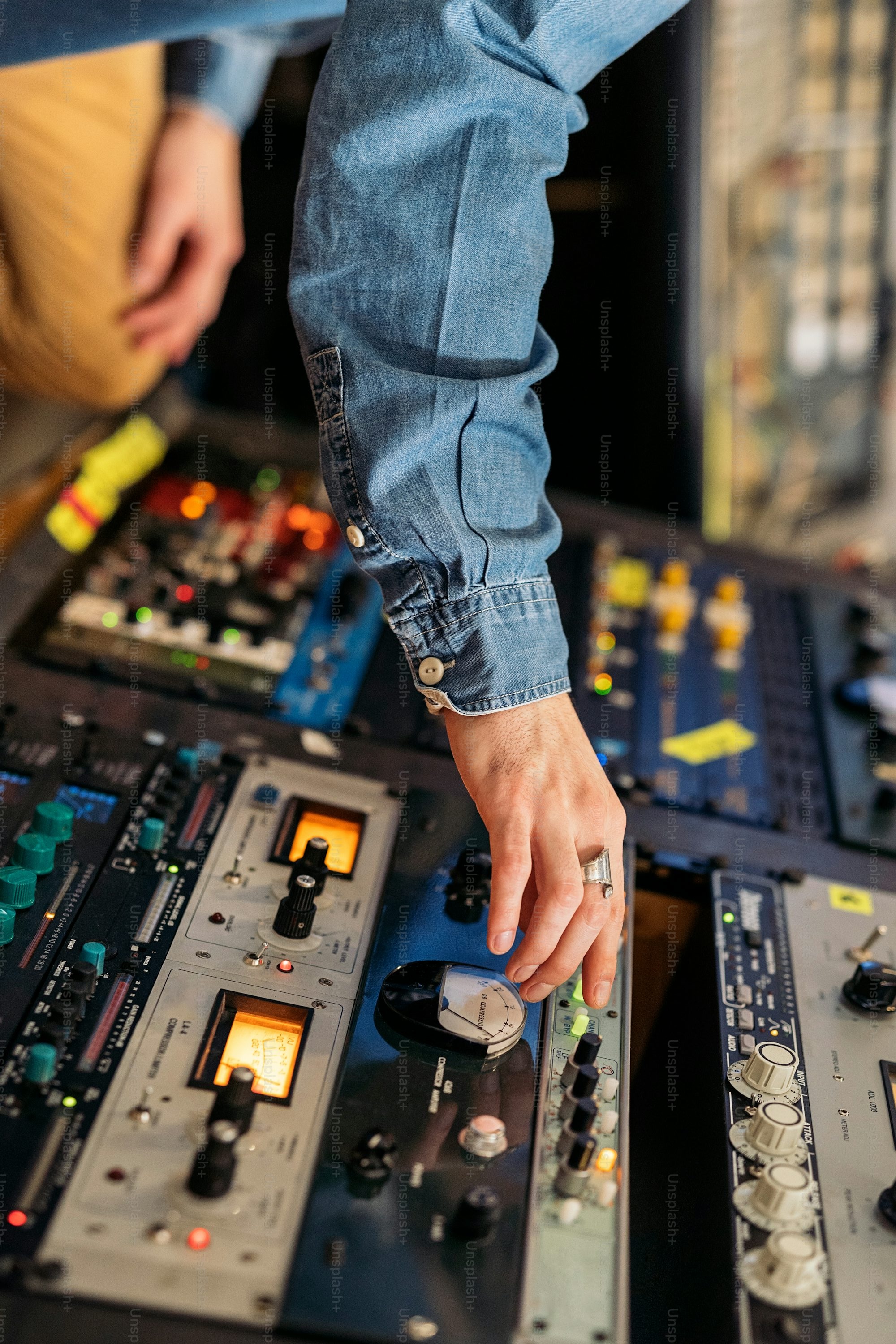 Soundabode Contact Background